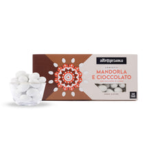 Carica l'immagine nel visualizzatore di Gallery, Confetti mandorla e cioccolato al latte | 1 kg
